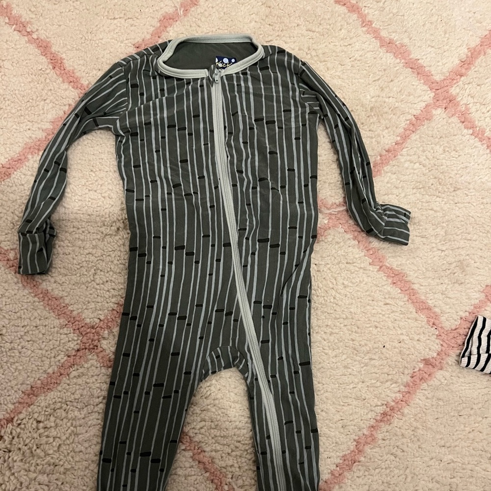 Kickee pant 12-18 month romper/footless sleeper/coverall